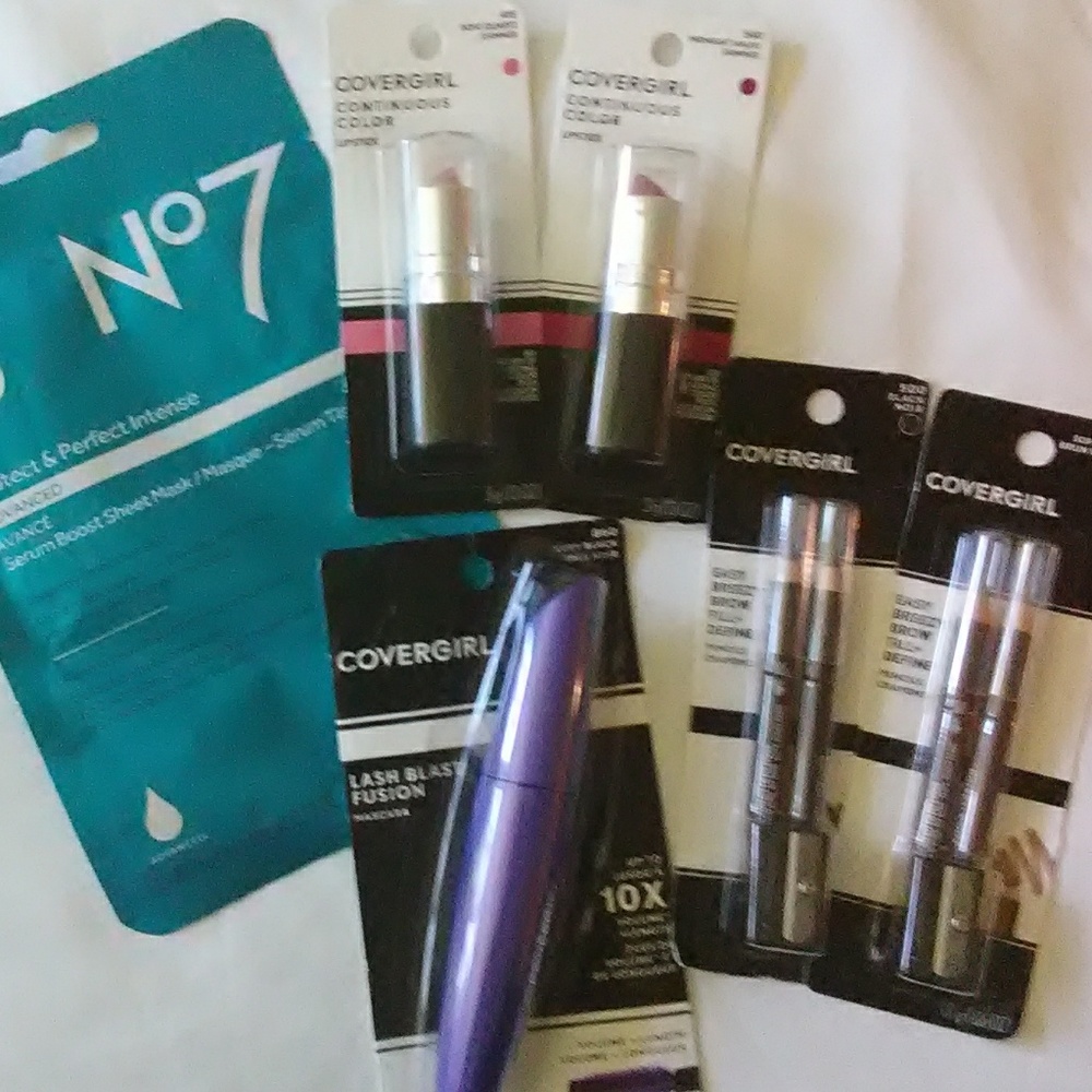 CoverGirl Bundle with a FREE mask! - Picture 1 of 5